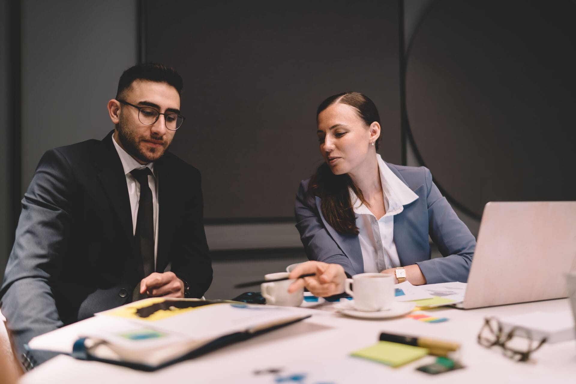 Chattanooga Digital Marketing Agency - Coworkers going over analytics